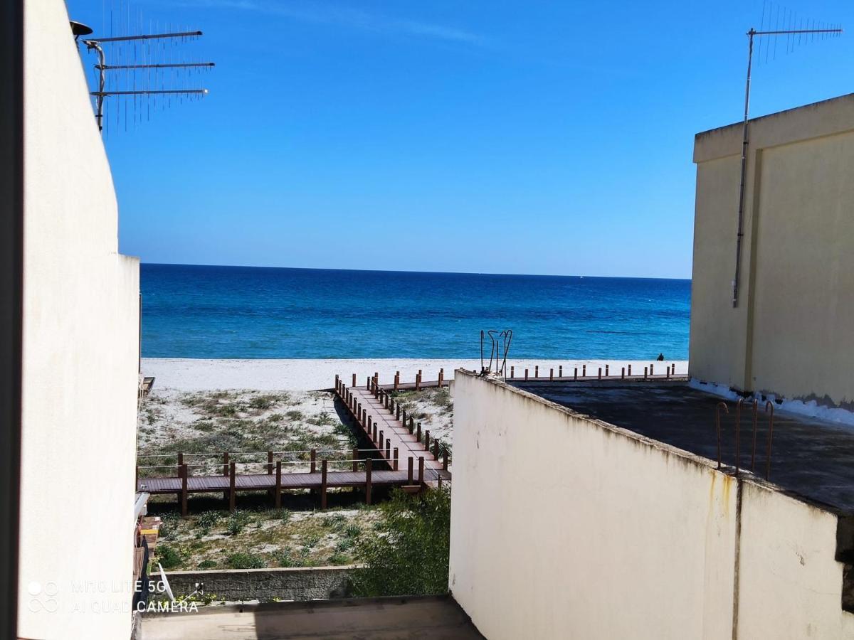 Corona'S Apartment- Fronte Spiaggia Ла-Калетта Екстер'єр фото